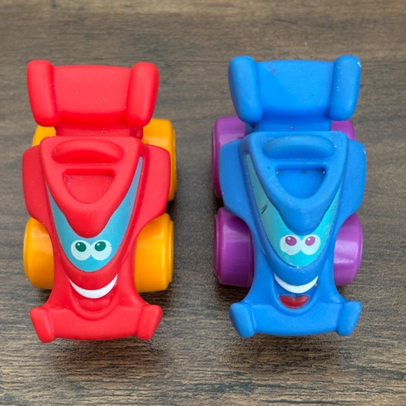 Vintage 2005 Hasbro Tonka Lot Chuck & Friends Plastic Sports Race Cars Red Blue - Picture 7 of 10